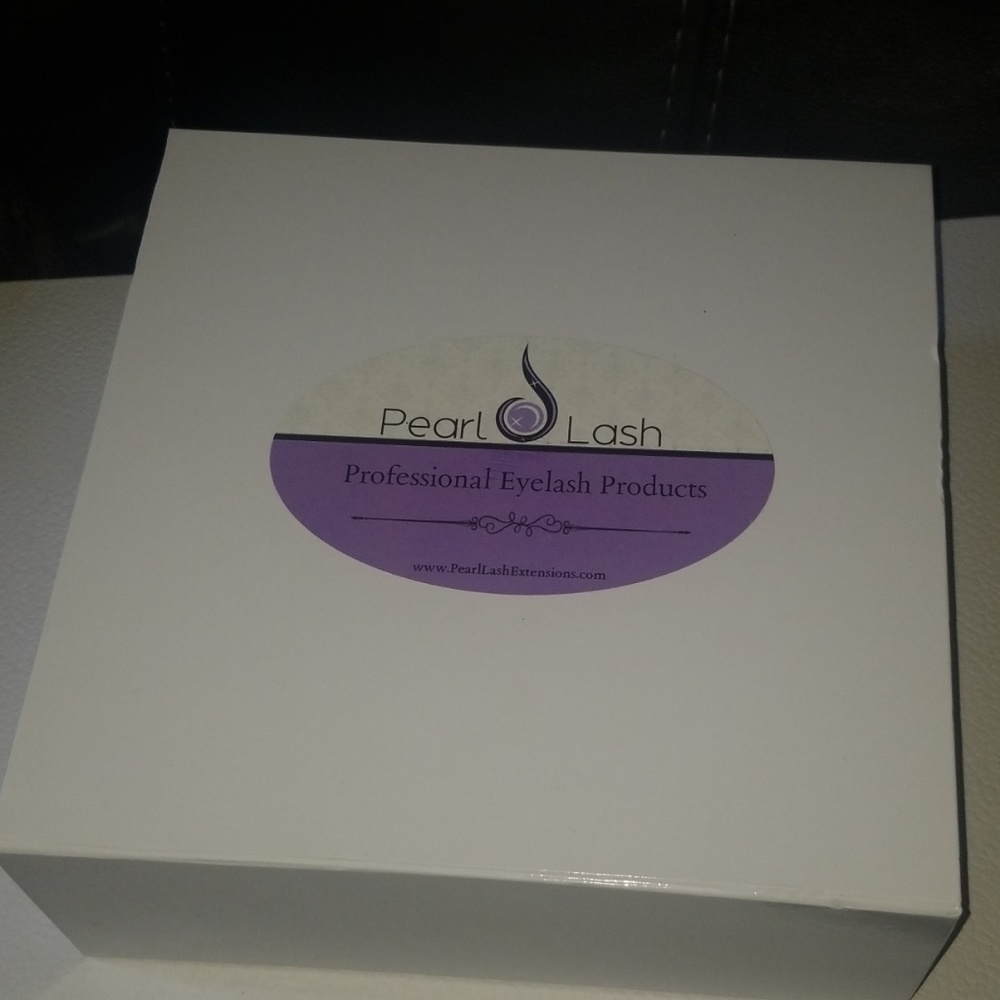 Professional  pearls eye lashes .